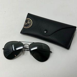 Black Ray-Ban Aviator Polarized Sunglasses RB3025